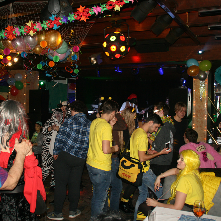 #001 Faschingsparty in der Ernibar Februar 2020